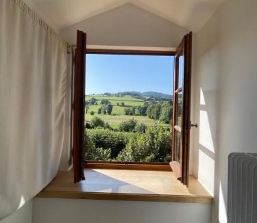 Varennes-sous-Dun Bed & Breakfast | Château de GRANDVAUX