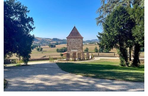Bourg-de-Thizy Bed & Breakfast | Château de Laforest - Les Tours