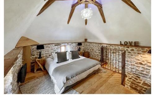 Bourg-de-Thizy Bed & Breakfast | Château de Laforest - Les Tours