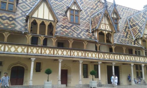 Ladoix-Serrigny Bed & Breakfast | Château De Serrigny