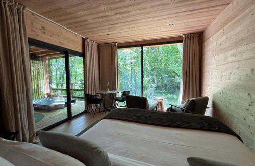 La Chapelle-Villars Hotel | Château de Villars, chambres, lodges avec spa