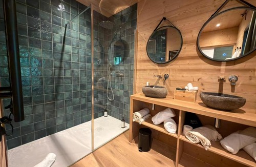 La Chapelle-Villars Hotel | Château de Villars, chambres, lodges avec spa