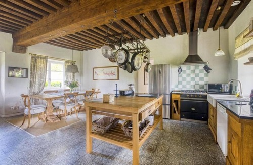 Poil Bed & Breakfast | Château de Villette