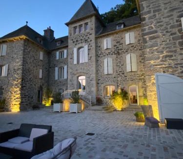 Curieres Bed & Breakfast | Château du Puech en Aubrac