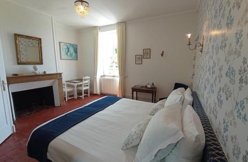 Fours Bed & Breakfast | Château Latour - B&B, Pool, Parking, Dinner pre-bookable