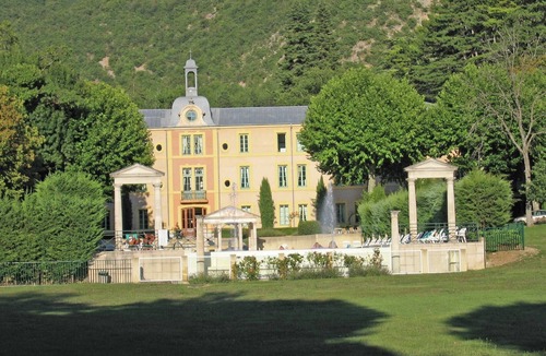 Montbrun-les-Bains Apartment | Château Luxury Stay Montbrun