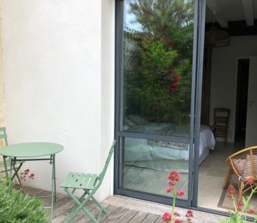 Surgeres Bed & Breakfast | Chai Léopold