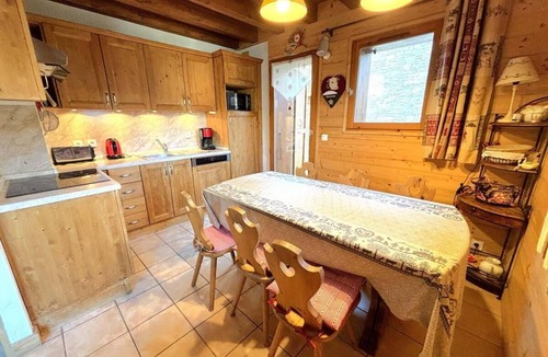 Saint-Martin-de-Belleville Ski Chalet | Chalet, 160m from resort center, view mountain, terrace, parking, tv, ski locker, 65m²
