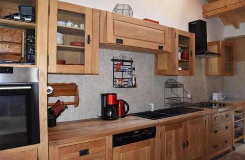 Pralognan-la-Vanoise Ski Chalet | Chalet, 250m from resort center, fireplace or stove, tv, ski locker, 80m², Pralognan-la-Vanoise