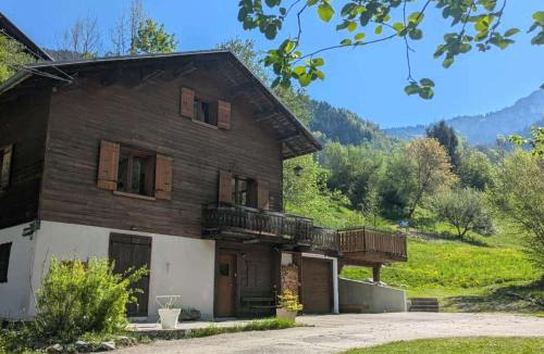 Beaufort Ski Chalet | Chalet 3* à Arêches, 100m², 8 pers, 4 ch, Pied des Pistes, Cheminée, Terrasse, Wifi - FR-1-342-246