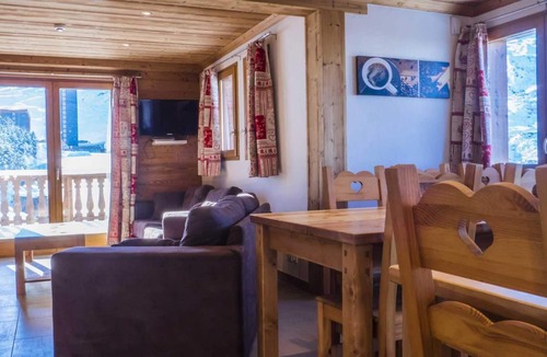 Les Menuires Ski Chalet | Chalet, 350m from ski slopes, sauna, terrace, balcony, parking, tv, ski locker, 340m², Les Menuires
