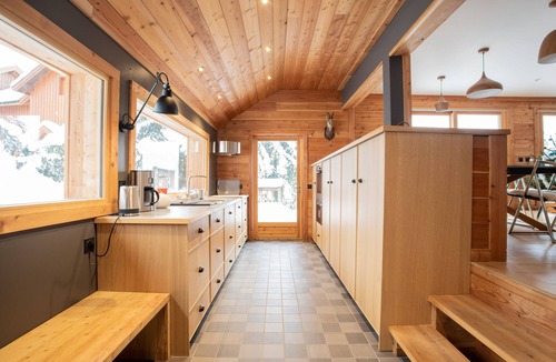 Chantemerle Ski Chalet | Chalet 4*, sleeps 12, close to slopes, totally renovated, quiet and sunny