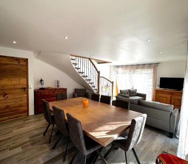 Aigueblanche Ski Chalet | Chalet Alpin avec piscine, jacuzzi et salle de jeux