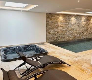 Aigueblanche Ski Chalet | Chalet Alpin avec piscine, jacuzzi et salle de jeux
