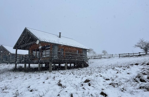 Montgreleix Ski Chalet | Chalet au Calme Avec vue sur les Monts du Cézallier