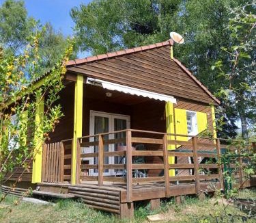 Saint-Remy-Sur-Durolle Ski Chalet | Chalet au calme climatisé et clôturé