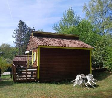 Saint-Remy-Sur-Durolle Ski Chalet | Chalet au calme climatisé et clôturé