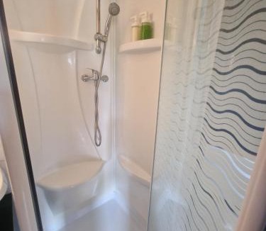 Laffrey Apartment | Chalet avec piscine et accès au lac