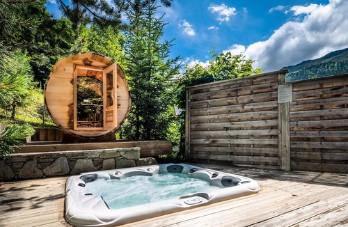 Meribel Centre Ski Chalet | Chalet Brioche - 5 room chalet for 8/9 people