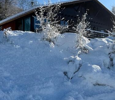 Montperreux Ski Chalet | Chalet Charmant rénové au bord du Lac St Point