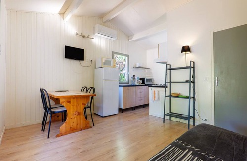 Les Vans Ski Chalet | Chalet "Comfort Shared Pool" with Pool, Shared Terrace and Wi-Fi