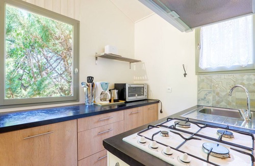 Les Vans Ski Chalet | Chalet "Comfort Shared Pool" with Pool, Shared Terrace and Wi-Fi