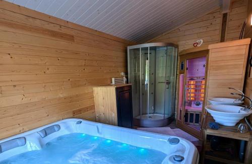 Fougerolles House | Chalet détente avec spa et sauna près des 1000 Étangs - FR-1-583-468