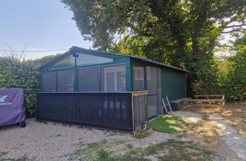 Lorgues Ski Chalet | Chalet de 25 m2 avec jardin, piscine et spa uniquement accessible en juin sept