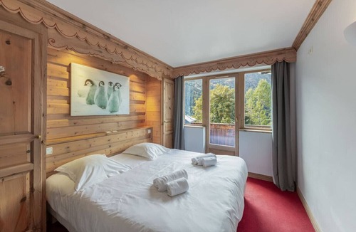 Meribel Ski Chalet | Chalet du Centre authentique au coeur de Méribel