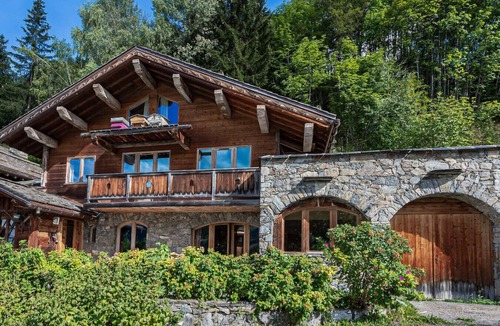 Meribel Ski Chalet | Chalet du Centre authentique au coeur de Méribel