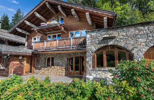 Meribel Ski Chalet | Chalet du Centre authentique au coeur de Méribel
