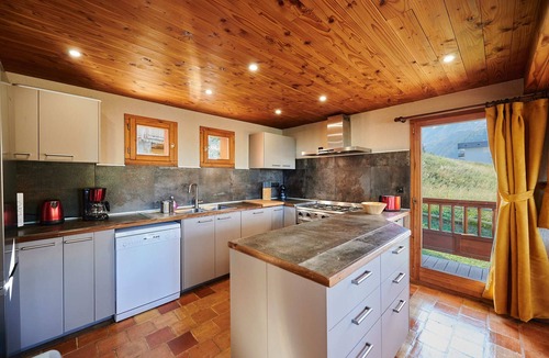 Macot-la-Plagne Ski Chalet | Chalet-Elite-Ensuite-Mountain view