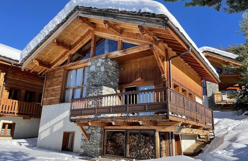 Macot-la-Plagne Ski Chalet | Chalet-Elite-Ensuite-Mountain view