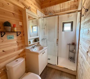 Montret Ski Chalet | Chalet en bois indépendant, terrasse et accès piscine