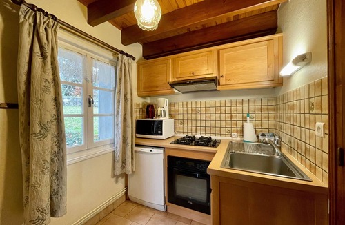 Araules Cottage | Chalet familial près de la forêt avec grand terrain, jeux pour enfants et cheminée