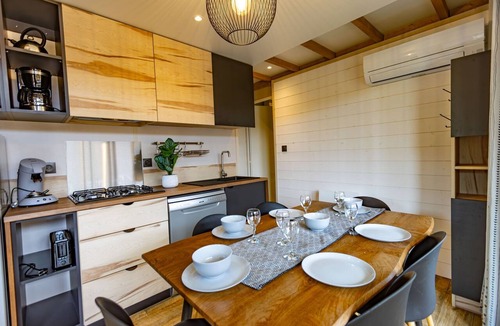 Sadirac Ski Chalet | Chalet-Family-Ensuite with Shower-Lake view