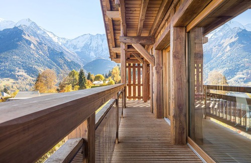 Saint-Nicolas-de-Veroce Ski Chalet | Chalet 5* with swimming-pool, ski in/out and view on Mont-Blanc, 10 people