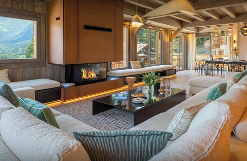 Saint-Nicolas-de-Veroce Ski Chalet | Chalet Mussol - family stay on the slopes for 14 - OVO Network