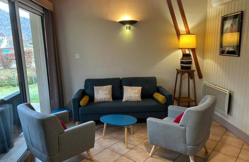 Nans-sous-Sainte-Anne House | Chalet gite l'Arcange 3 chambres au calme Franche Comte bord de riviere peche sur place