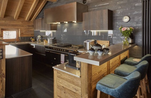 Les Allues Ski Chalet | Chalet Island - Seven Bedroom Chalet, Sleeps 15
