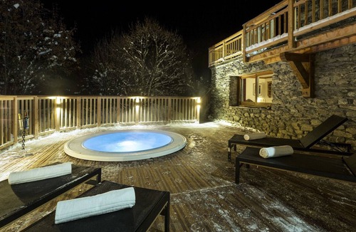 Les Allues Ski Chalet | Chalet Island - Seven Bedroom Chalet, Sleeps 15