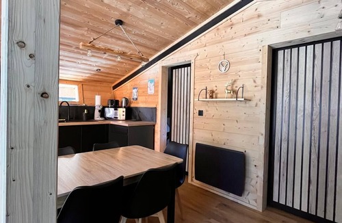 Pyrenees 2000 Ski Chalet | Chalet L'épicéa: Cozy Under the Pine Trees A 5-minute walk from the slopes and shops