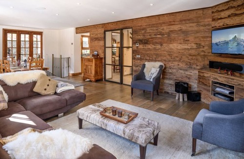 Les Allues Ski Chalet | Chalet Le Houx, Delightful chalet in the heart of the Village