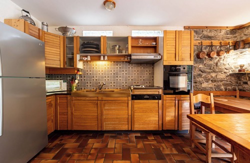 Celliers Ski Chalet | Chalet 'Maison Du Cloz' with Mountain View and Balcony