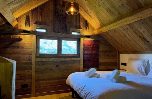Combloux Ski Chalet | Chalet “Mazot De La Pointe Percée” with Balcony