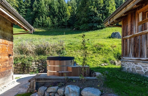 Combloux Ski Chalet | Chalet “Mazot De La Pointe Percée” with Balcony