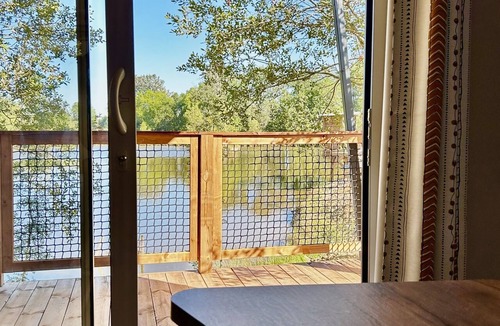 Sadirac Ski Chalet | Chalet-Panoramic-Ensuite with Shower-Lake view