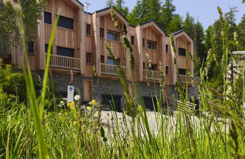 Les Claux Ski Chalet | chalet snow