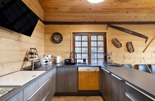 Les Angles Ski Chalet | Chalet Sorbiers: 8 bedrooms, splendid view of the lake, private terrace & skiing 150m away