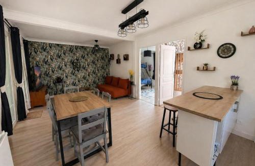 Crecy-la-Chapelle Ski Chalet | Chalet Standing de 55 m2 avec jardin clos, en bord de rivière, proche Disneyland, avec piscine et trampoline